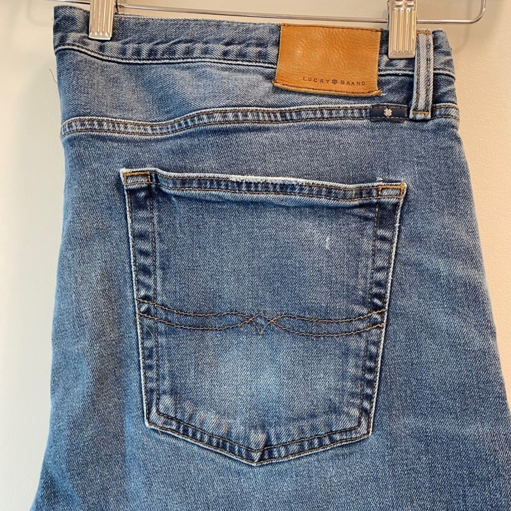 Lucky Brand Jeans Men 40x30 Blue Medium Wash Straight Leg Denim 5-Pocket Classic